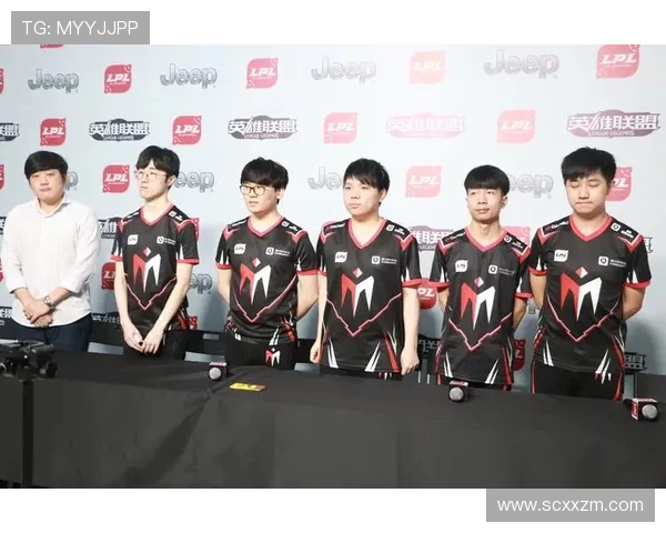 BLG团队协作引发热议玩家对战术配合的不同看法与争论 BLG团队协作引发热议玩家对战术配合的不同看法与争论