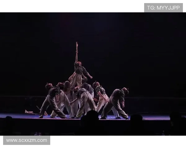 武汉街舞队默契配合的魅力探秘与团队精神的完美展现 武汉街舞队默契配合的魅力探秘与团队精神的完美展现