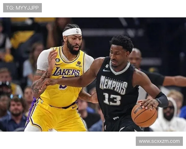 夏季联赛精彩对决湖人队与国王队的激烈较量引发球迷热议